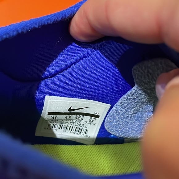 NWoT youth 6 Nike Phantom VSN turf cleats - Picture 6 of 9